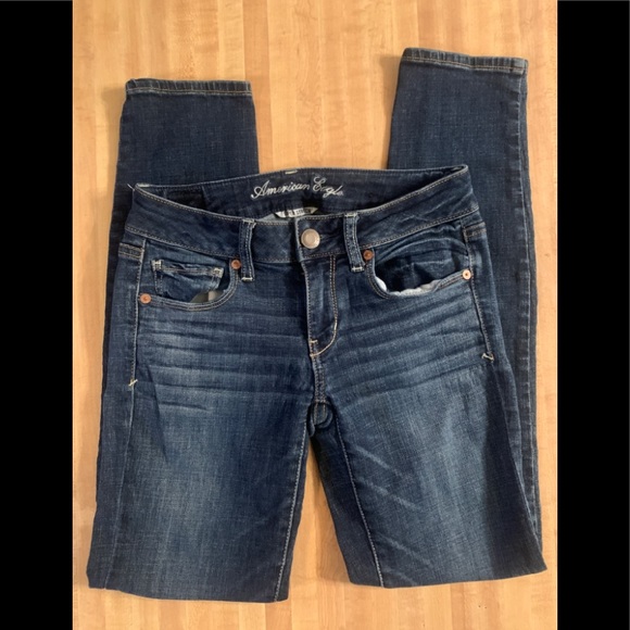 EUC American Eagle Outfitters Size 2 Shirt, Skinny Jeans - Picture 2 of 6